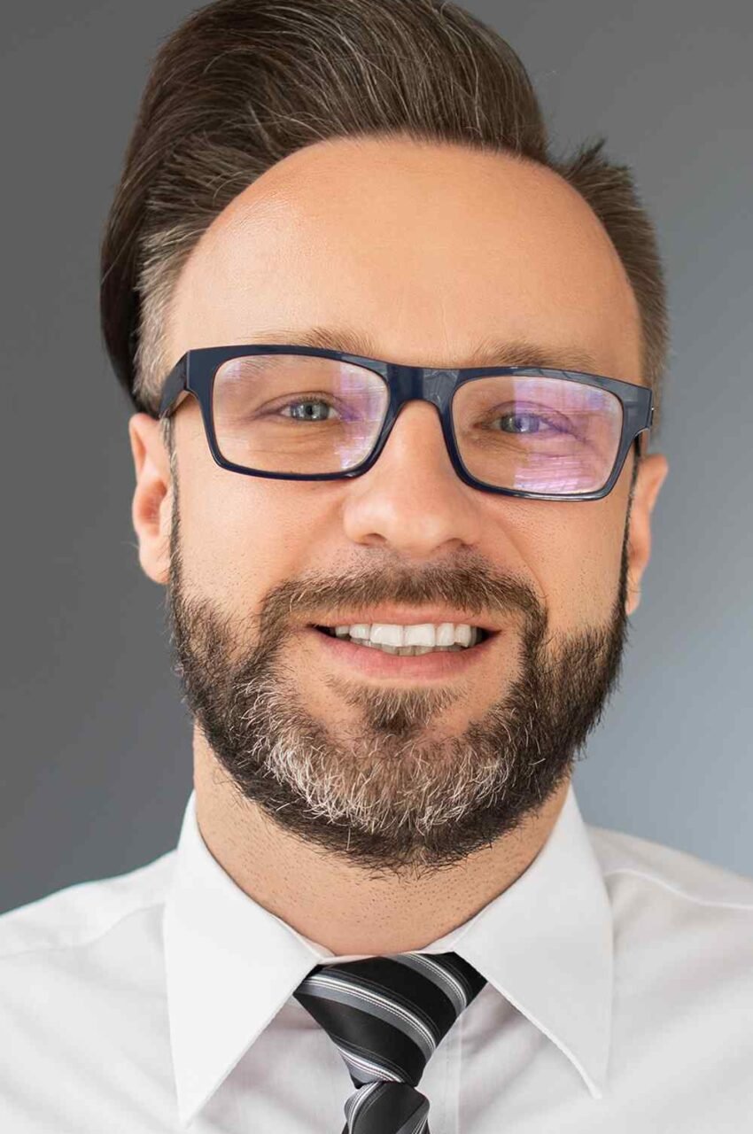 https://dgtrapido.online/wp-content/uploads/2019/02/team_02-850x1280.jpg